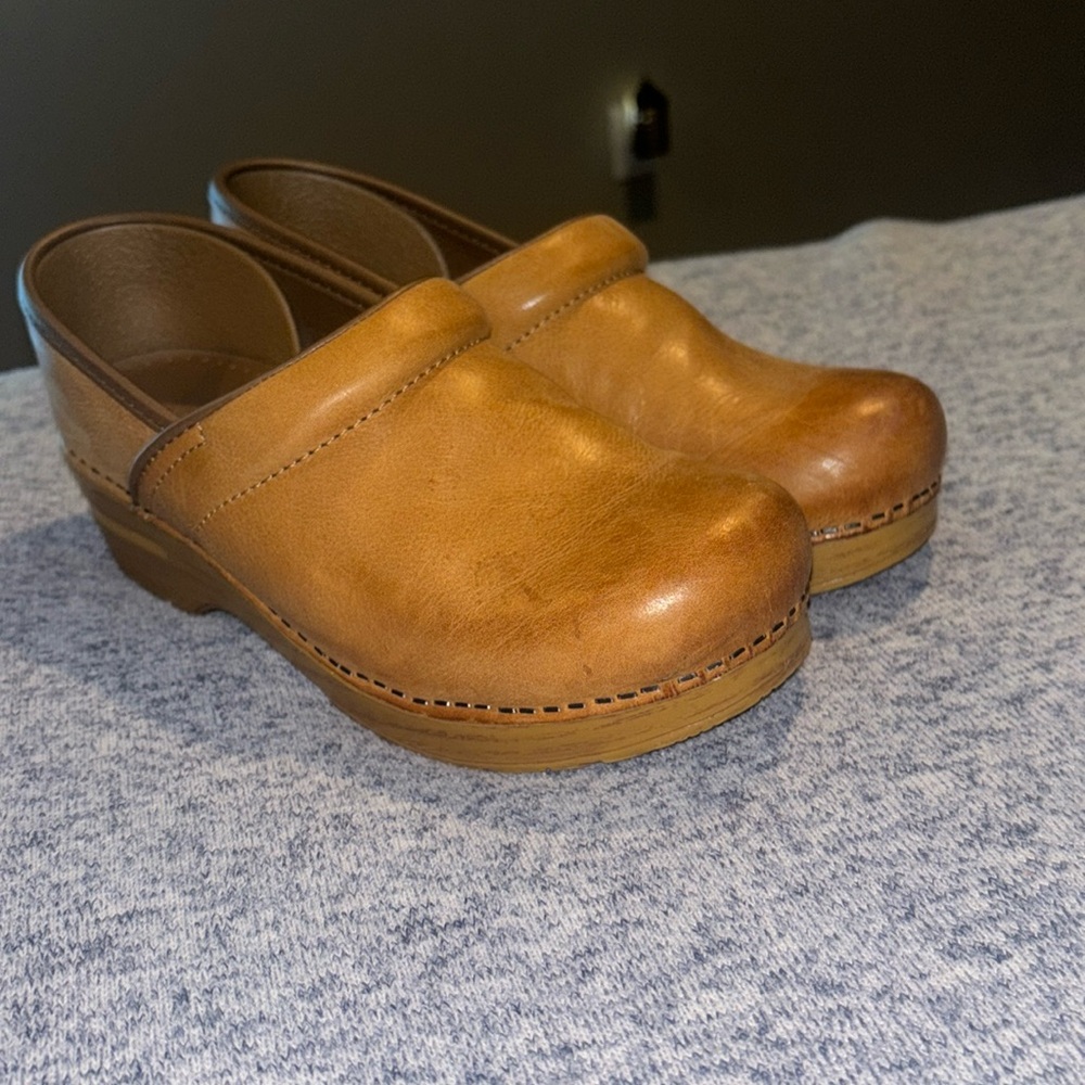 Size 38 Danskos wore a handful of times… a whole lot of wear left in them
